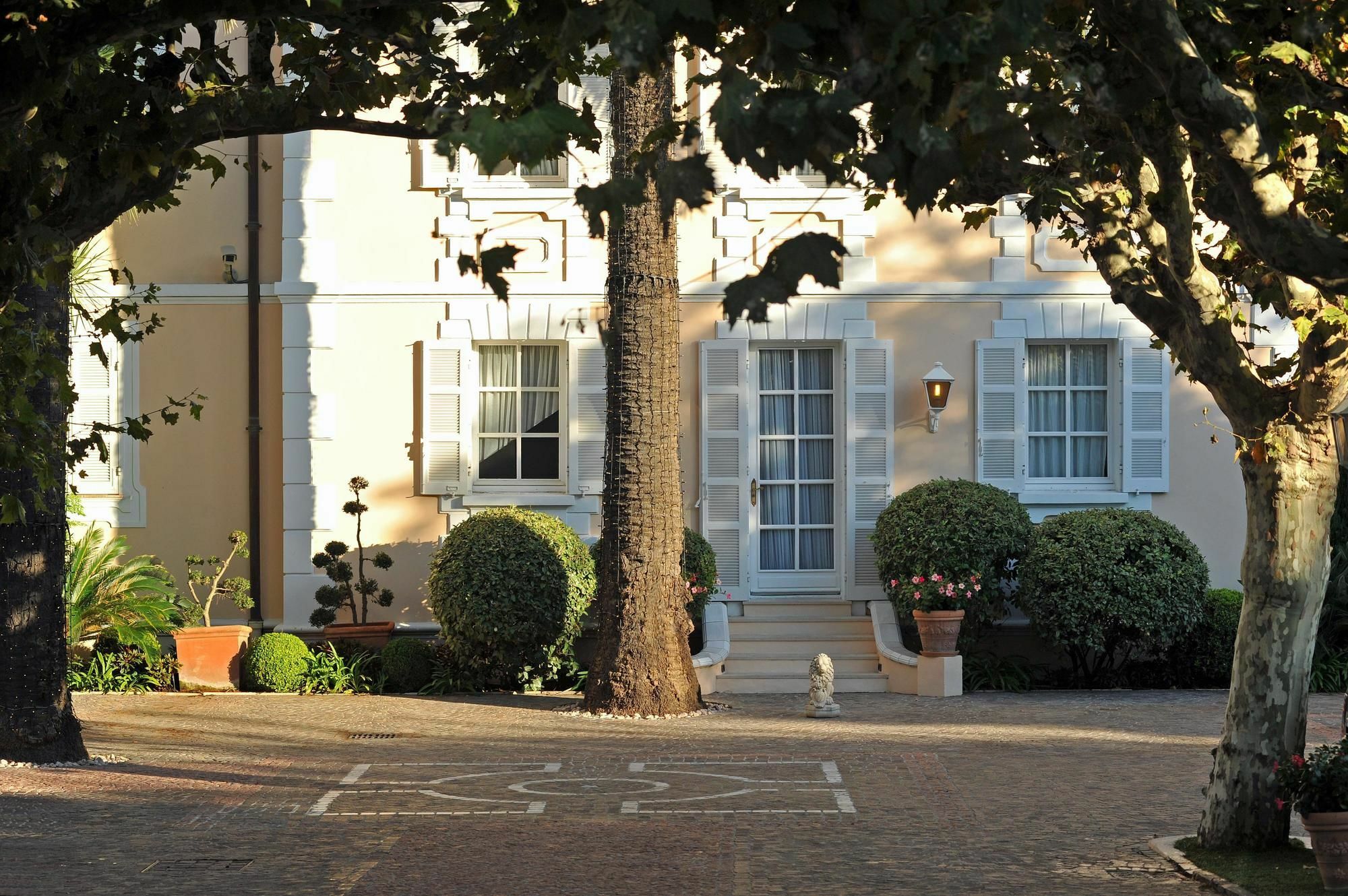 Hotel La Residence De La Pinede サントロペ エクステリア 写真
